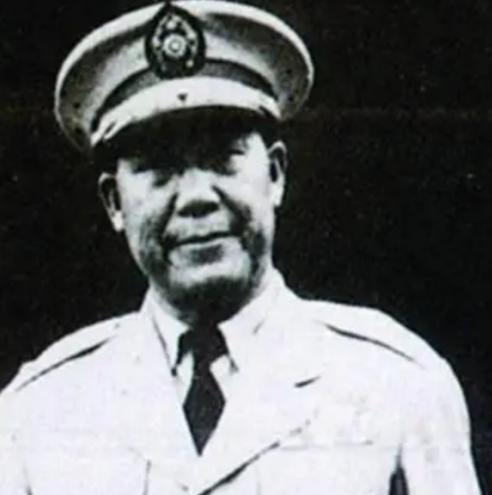 1949年，蒋介石下令刘安祺撤离青岛前炸毁重要设施。但刘安祺没执行，部队走后青岛