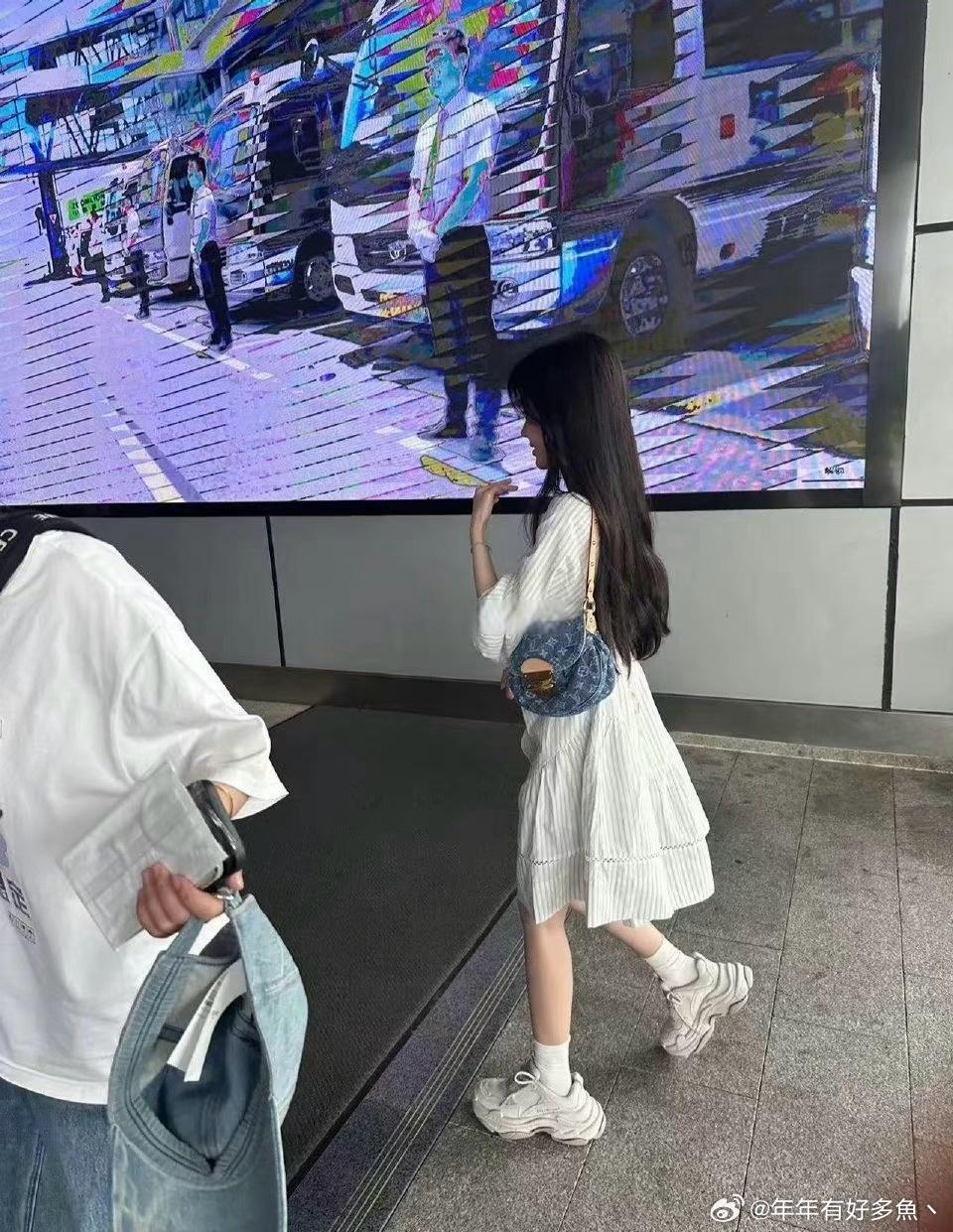 还以为是大学生放假了，结果你告诉我这是大明星