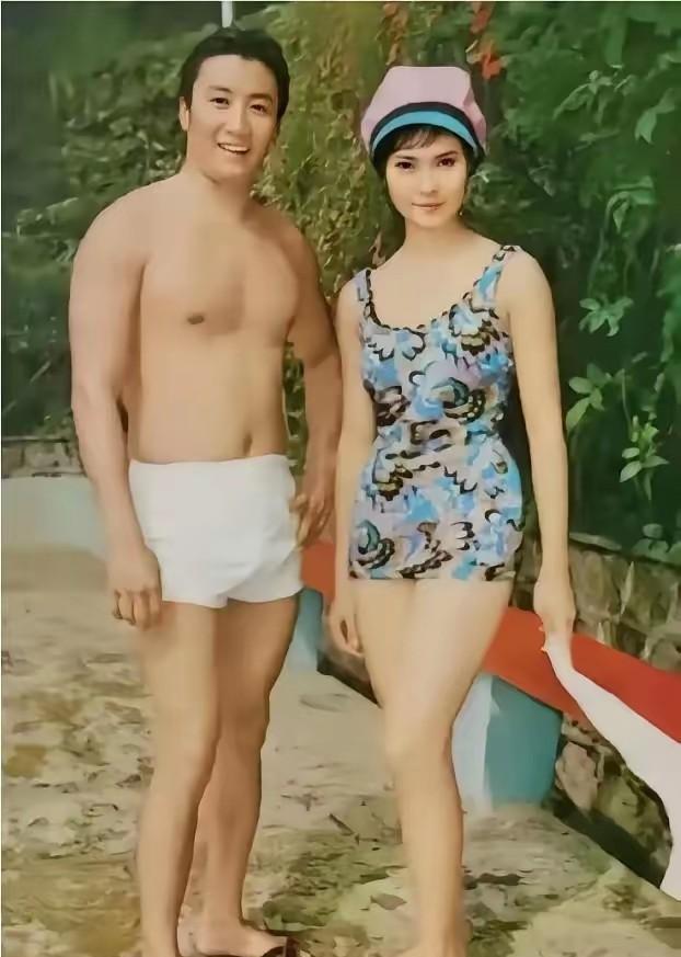 这是年轻时的谢贤，真可谓是风流倜傥、身材健硕、五官立体，与身旁的美女可谓是金童玉