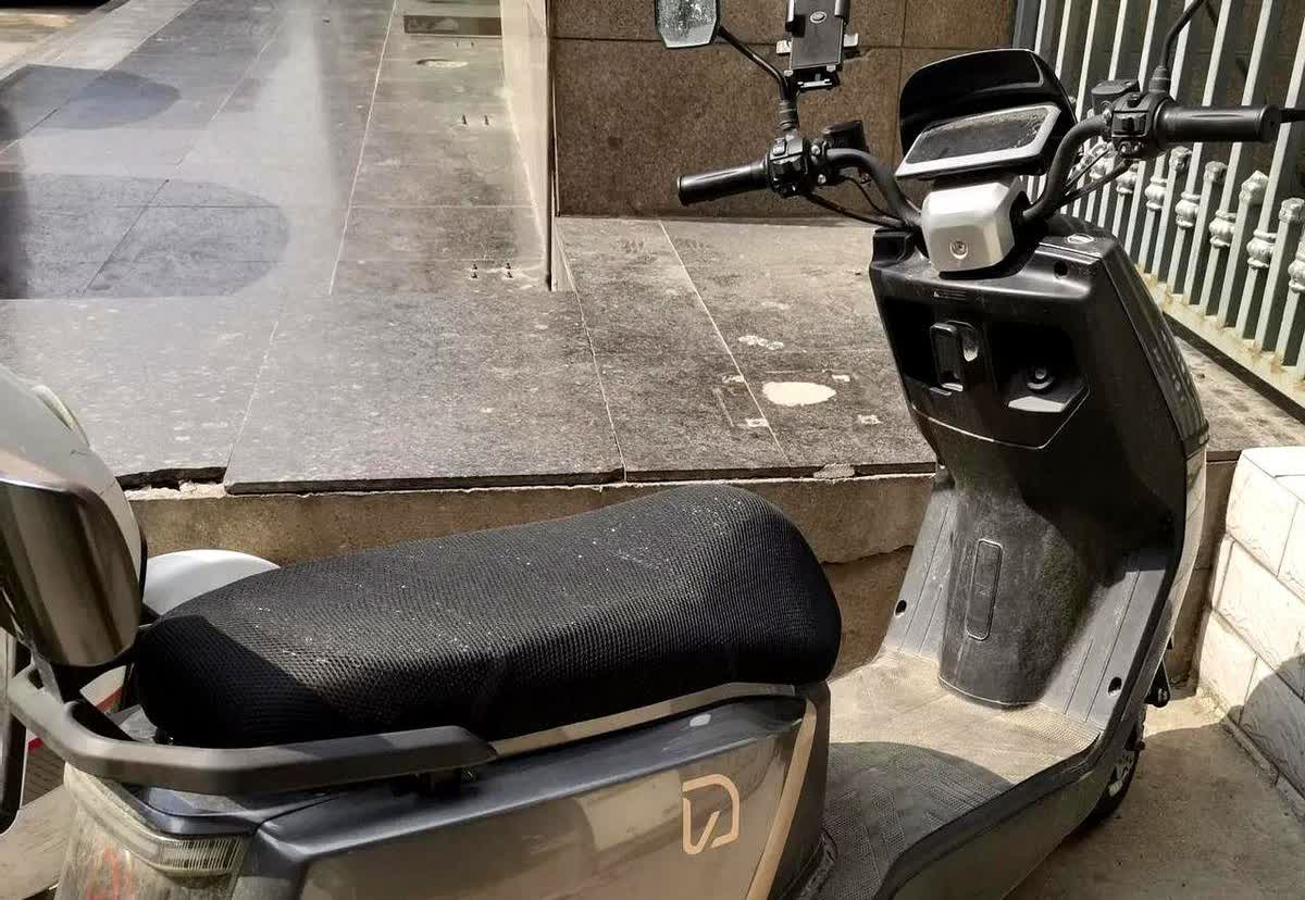 劝大家买电动摩托宁可多花点钱，也是要买九号、小牛这种，确实是一分价钱一分货，后期