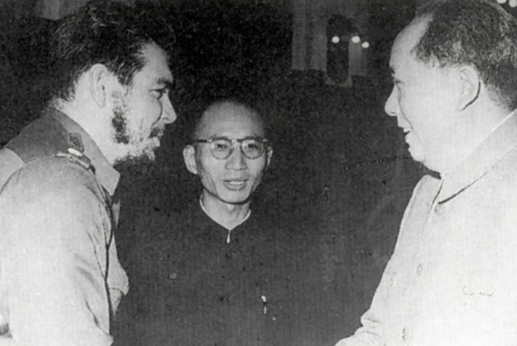 1960年，毛主席坚持要删除“中国人民在毛泽东主席领导下取得伟大成就”这句话，熊