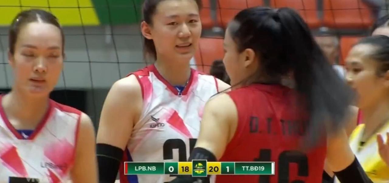 王艺竹球队0-3再输“德比战”，战绩高开低走？4/17，越南女排联赛第六轮的一场