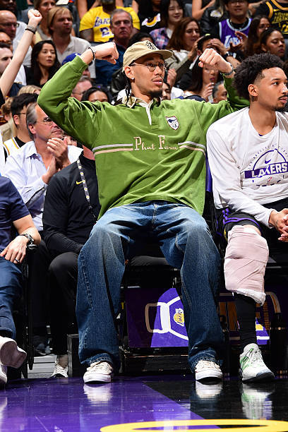 海斯今天比赛不打，常规赛最后四场都缺席了。