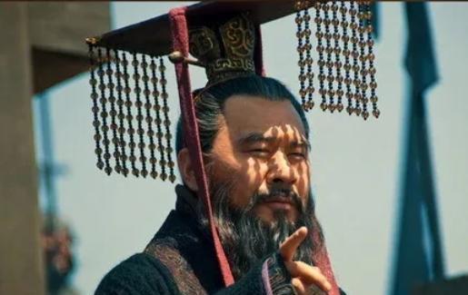 公元226年，魏文帝曹丕走到了生命的尽头，临死前，年仅40岁的他望着苦苦哀求的群