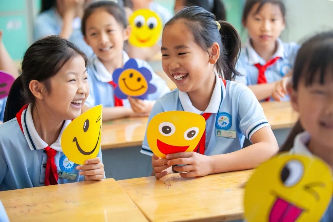 复旦老师沈奕斐被举报的背后, 小学老师为何集体沉默?