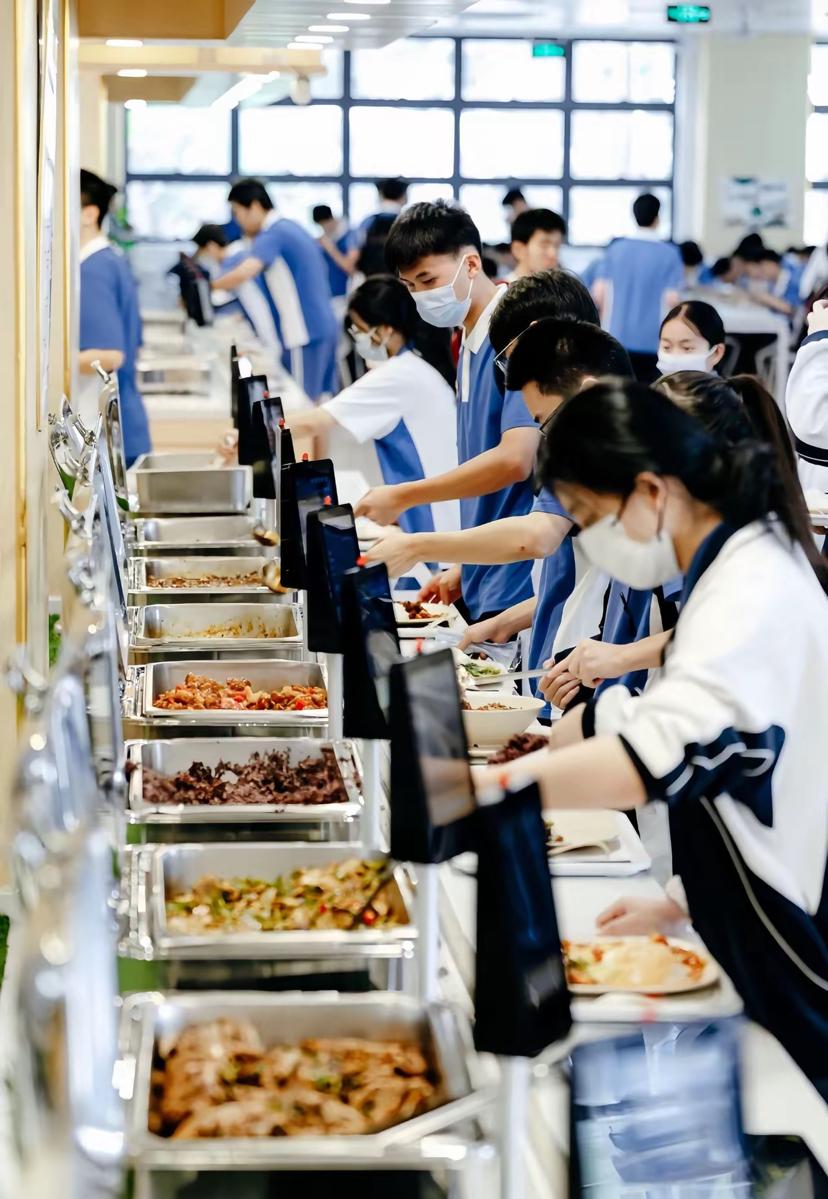万万没想到！老师一句“让家长开学校食堂”，直接戳中了家长们最关心的痛点！买菜