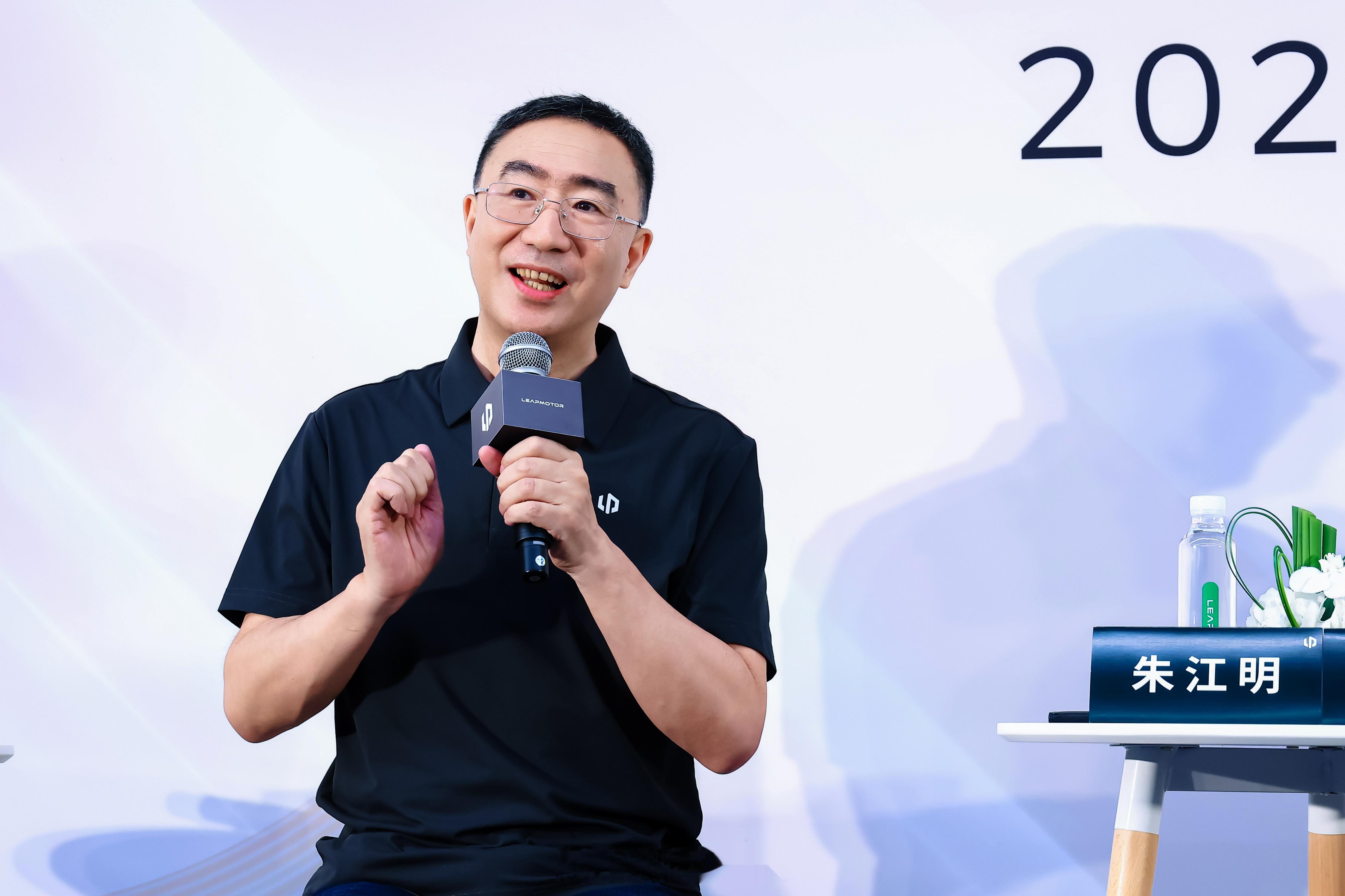 为什么昨天我愿意开300公里去听零跑群访？因为朱江明这个人“不说漂亮话”。比