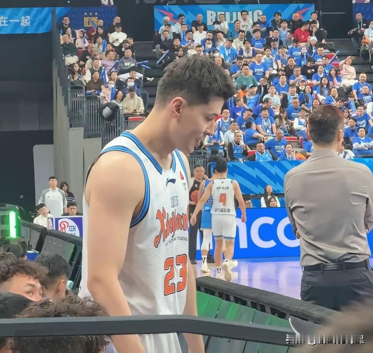 常规赛MVP遭弃用，解说员:不如换个球队重新证明一下自己吧！CBA常规赛第二