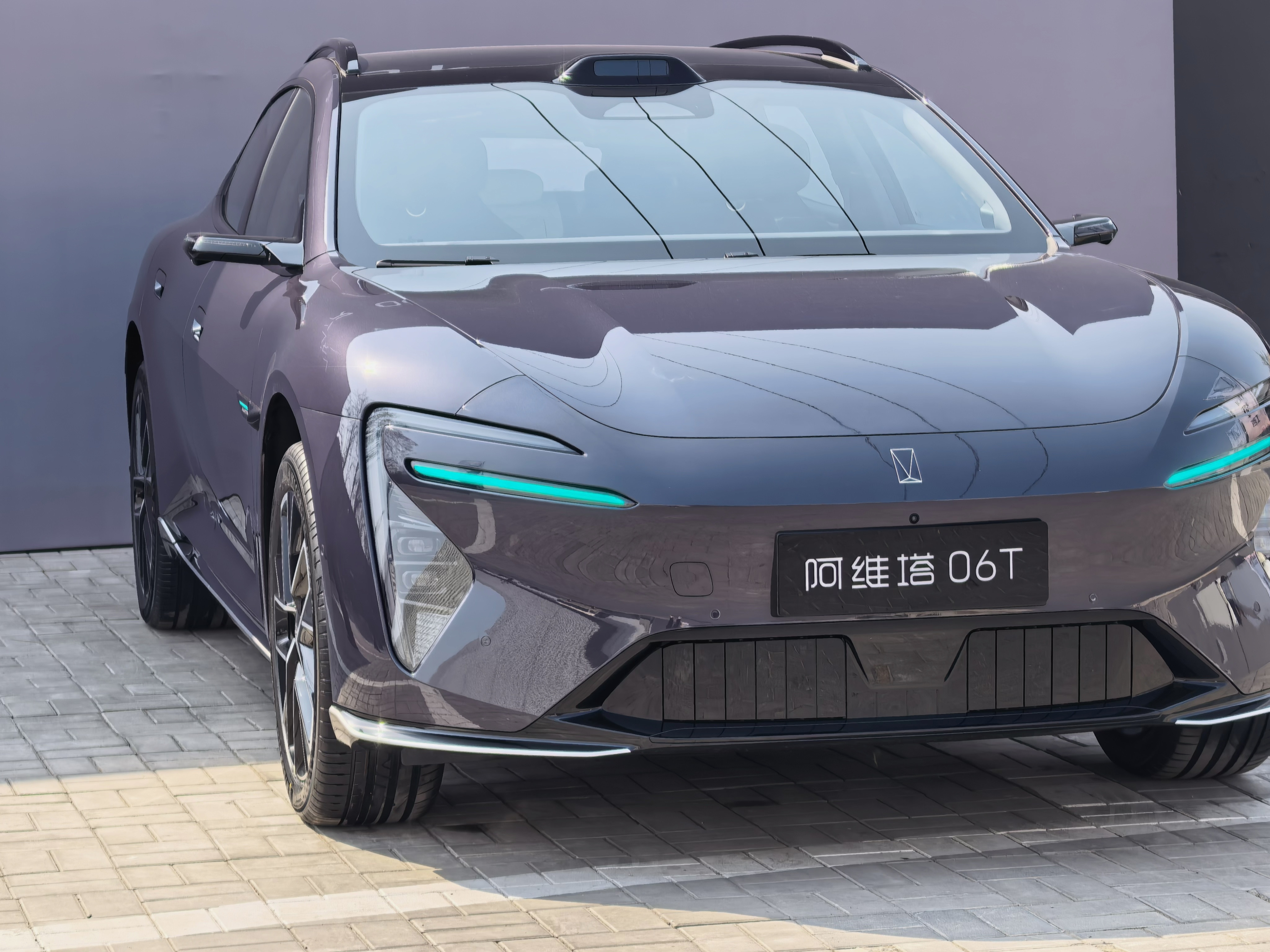 偶遇阿维塔06T，我说过很多次，型格很重要。06T这个型格，有了，配置也有了，性
