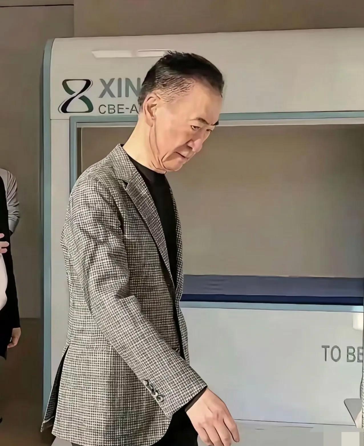 明眼人都能看出来，万达所欠的债，极有可能是王健林后半辈子里，还不清的债了！原因很
