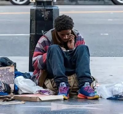 首先美国不是穷人的炼狱，是中产的地狱，比如你700万人民币资产去美国，落地后资产