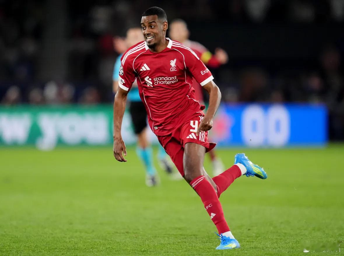 巴黎圣日耳曼2比0利物浦一丝丝的安慰是，伊萨克伤愈复出了。他78分钟替补出场，