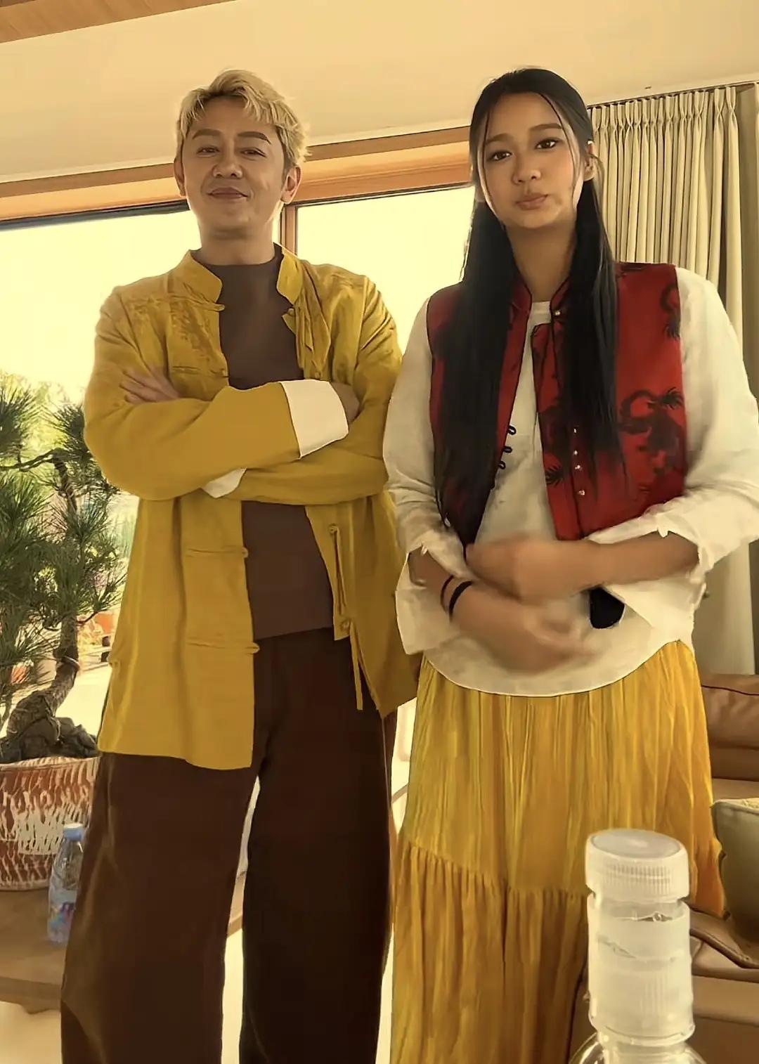 演员陈浩民的大女儿陈雅薷*竟然已经14岁了。都说女儿像爸爸，不过这孩子却没有她爸