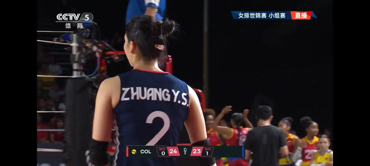 庄宇珊关键时刻发球超时丢分，中国队第二局23：25输得漏洞百出中国队没换几个