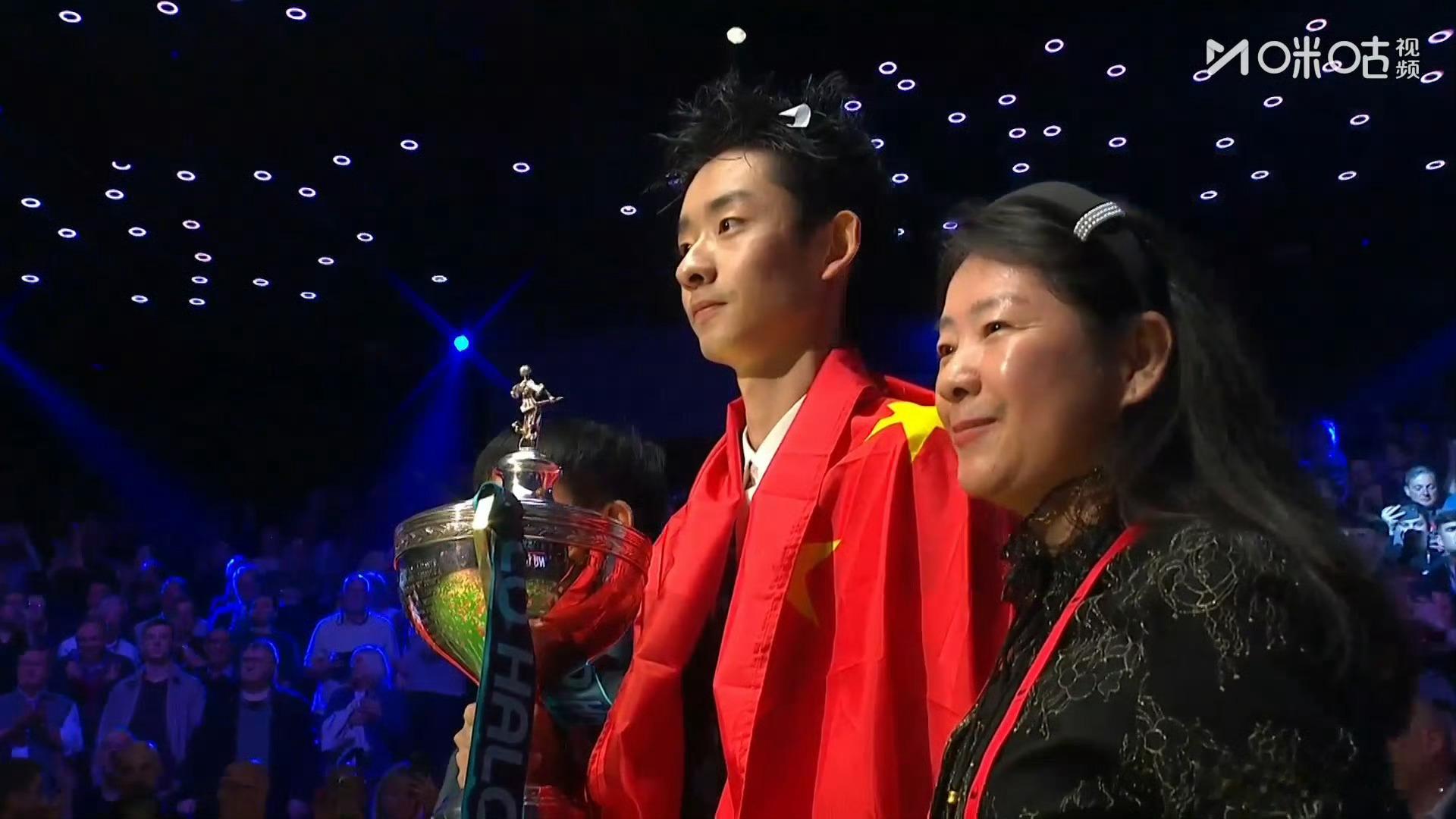 一觉醒来吴宜泽夺冠了捷报！决胜局顶住压力，18-17战胜墨菲，夺得2026斯诺