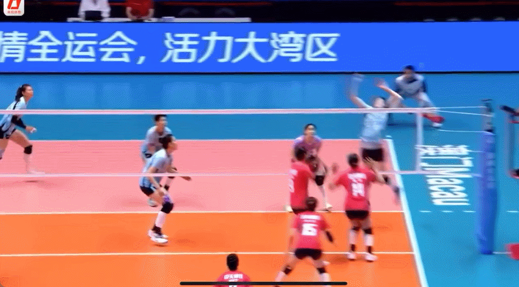 人家江苏女排的后备力量真的让人羡慕啊！第二局天津让李盈莹和刘美君下来休息，江苏让