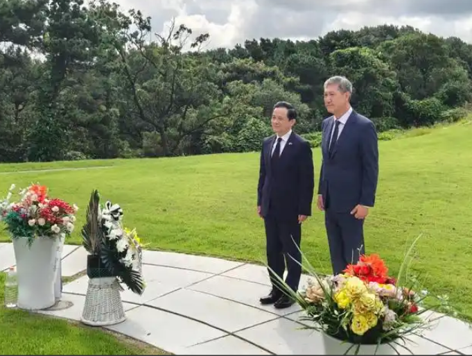 8月19日，我驻韩大使戴兵做出了一个意味深长的动作，抛开了韩国政府，赴坡州祭扫韩