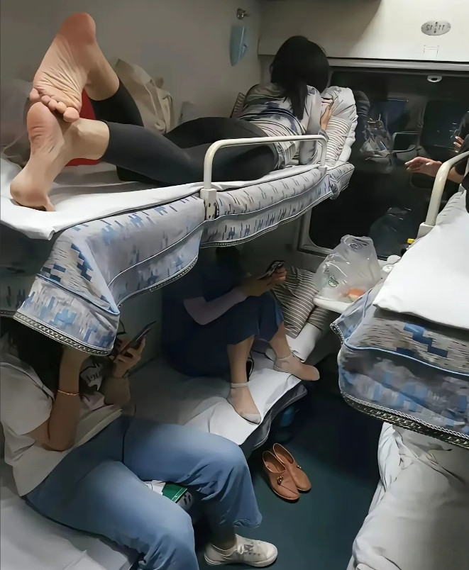 前几天好容易把我媳妇甩掉，五一小长假独自出行，没想到总是碰到一些没皮没脸，不知道