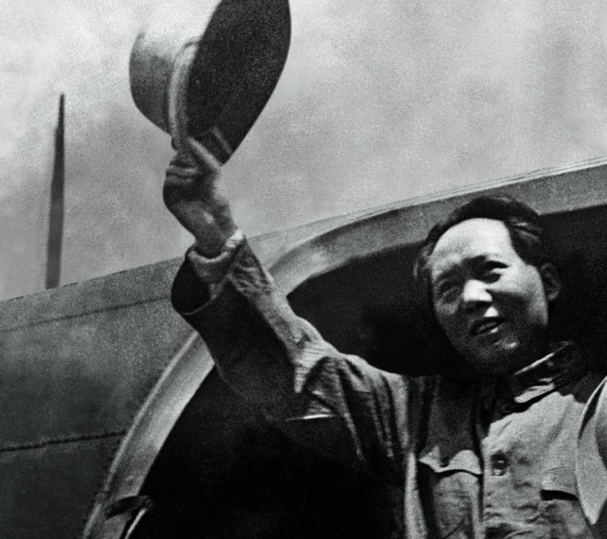 45年重庆谈判，蒋介石：“润之，你当新疆省长吧”，主席机智回应“1945年9月