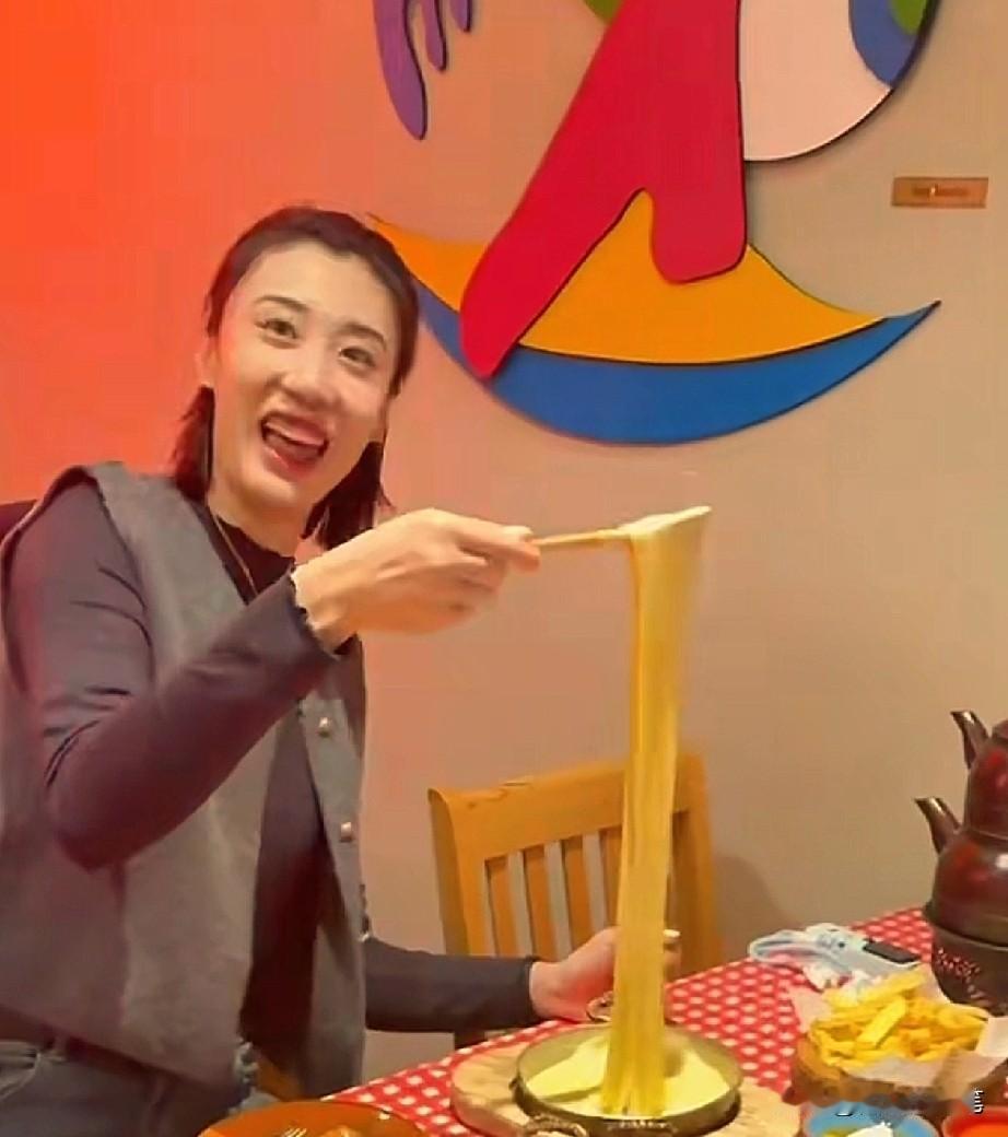 王媛媛，新年要做土耳其的美食家[赞]好客的媛媛，约上朋友，新年一起品尝土耳其美