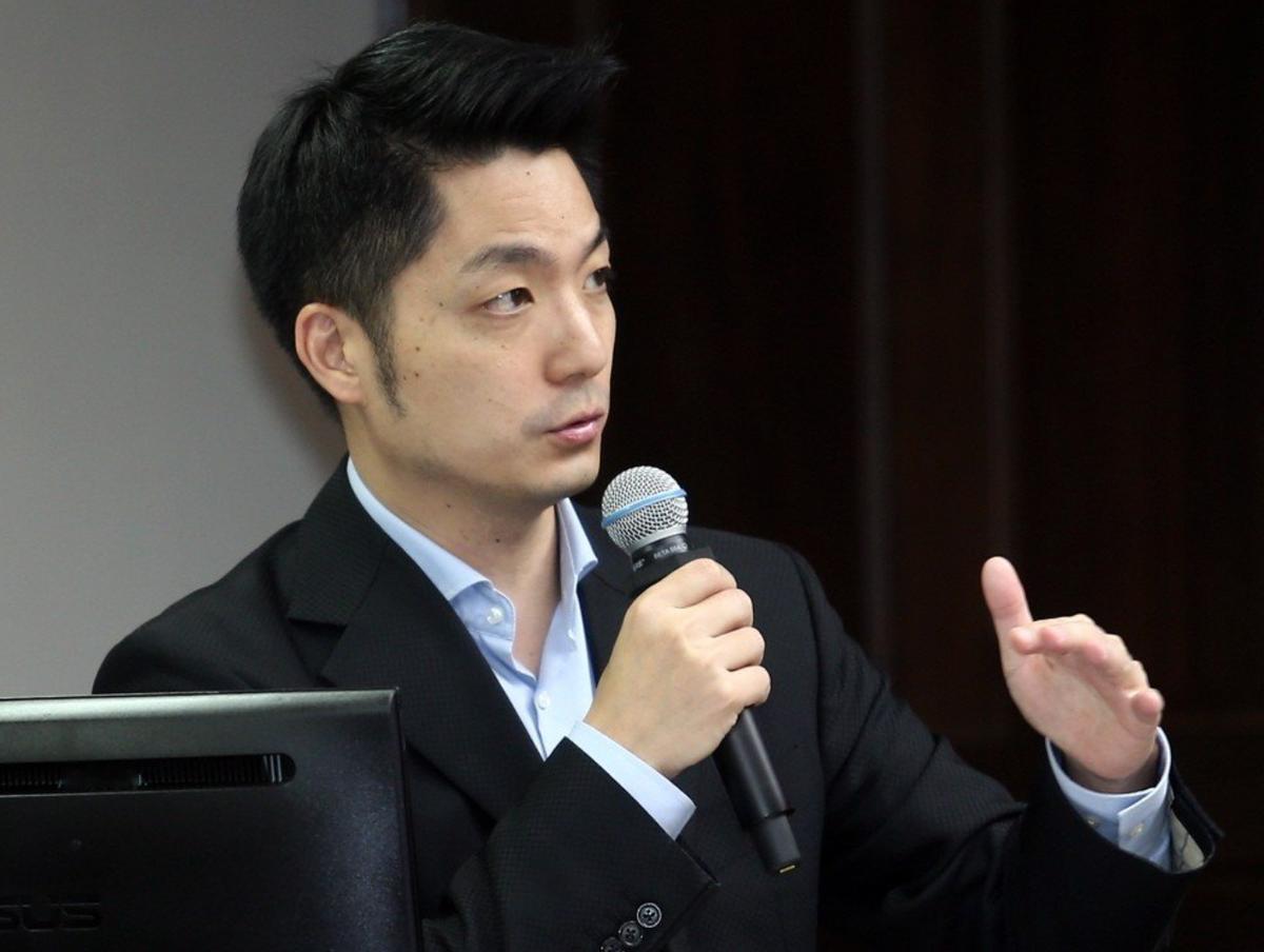 原来蒋家两代人死活不认章亚若的两个儿子，却愿意给抚养费，是因为蒋家人对两个孩子的