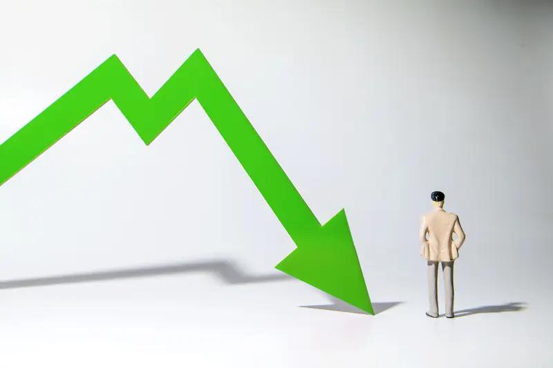 朋友半年亏损65万，84万本金只剩19万。这是一个真事的故事。朋友说，她现在都