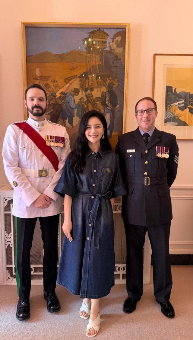 胡可亮相英国驻华使馆，状态温柔大方太吸睛聊起胡可的事业，早年是家喻户晓的主