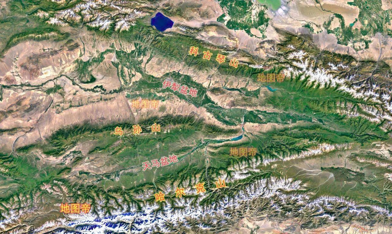 伊犁河盆地东西最长约520千米，南北最宽约200千米，总面积约3.4万平方千米。