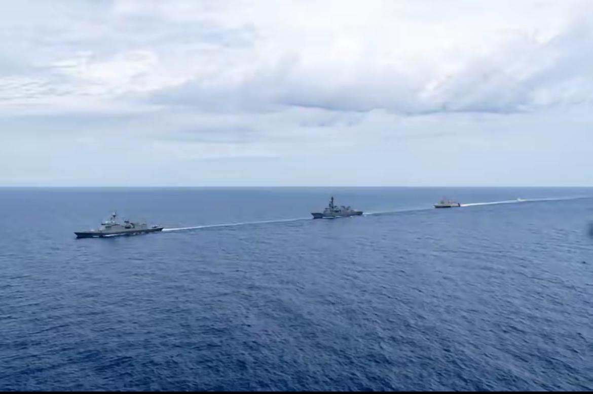 26日，南部战区宣布当天战区组织海空兵力在南海展开例行巡航，并批评菲律宾拉拢域外
