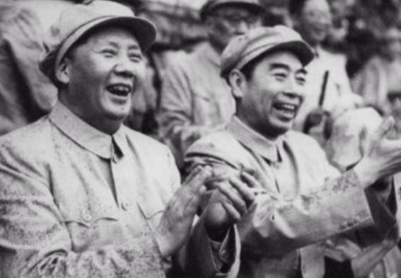 1975年，一个体重只剩61斤的老人，被推进手术室前突然大喊了一句话。在场的邓小