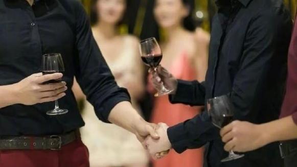 央视曝光一起军工重大泄密案：境外间谍以“美人计”设局，策反项目负责人！郭某在