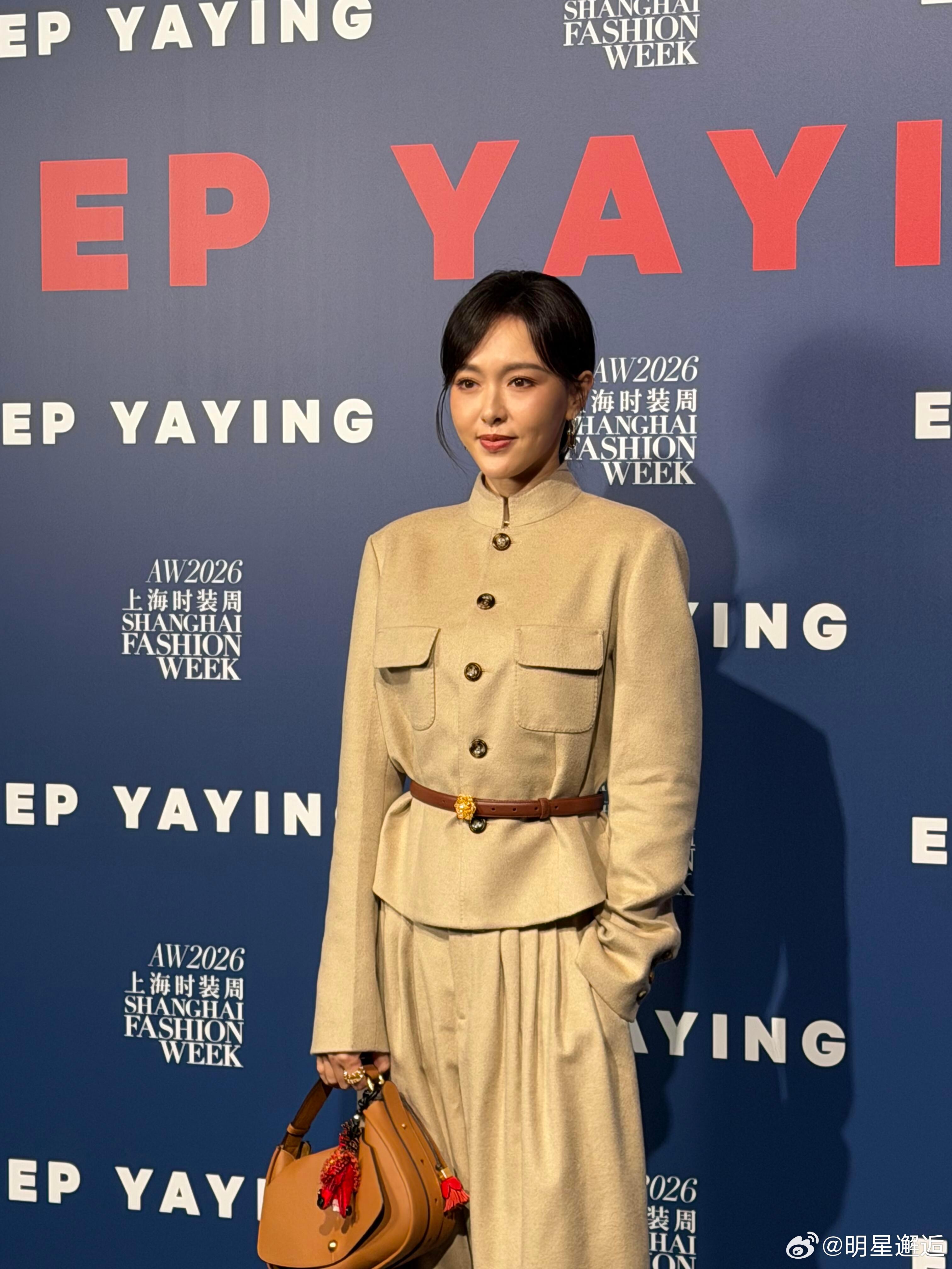 上海时装周唐嫣出席上海时装周闭幕大秀，这个状态太好了！大秀直击直击时尚幕后