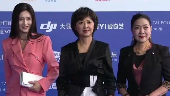 3位昔日美女同框，惊艳了一个时代的审美近日，沈丹萍、朱琳、林芳兵现身北京国际