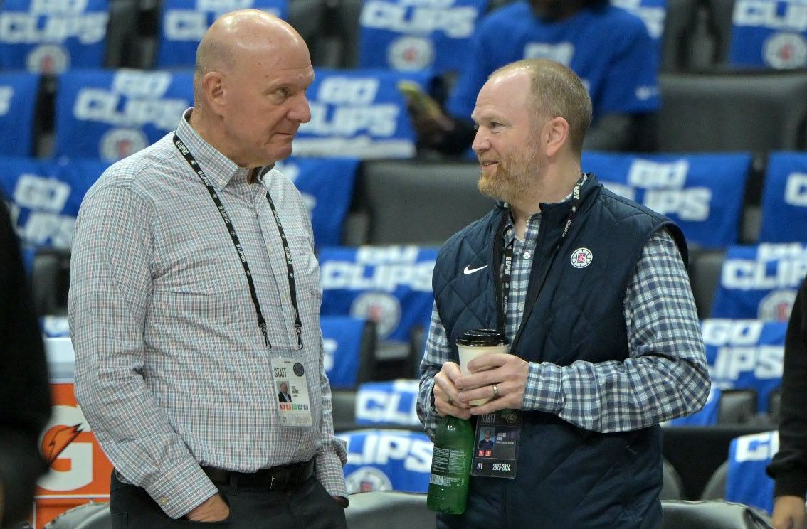 正在喝茶的我突然想明白一个问题快船为什么非但不解雇弗兰克反而在这个节骨眼上跟他续