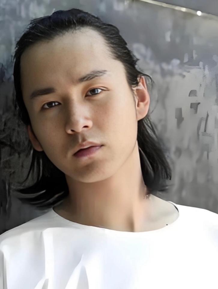 古二明明有王炸，开始却出对小3？古二点操作着实让人摸不清，要知道，他手里的