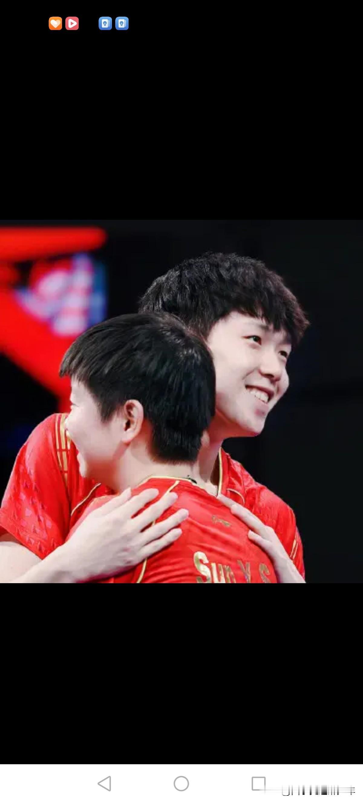 乒乓球WTT香港总决赛混双决赛：王楚钦孙颖莎VS林钟勋申裕斌。第一局