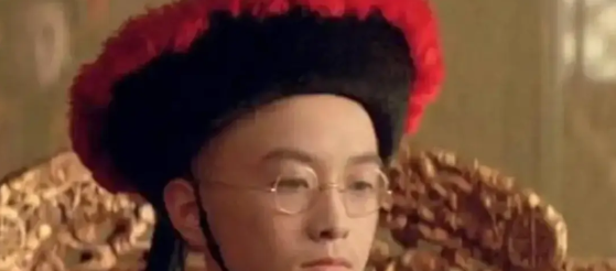 载沣需要给溥仪下跪吗？毕竟溥仪是皇帝，载沣虽然是父亲，但是作为臣子，需要跪溥仪吗