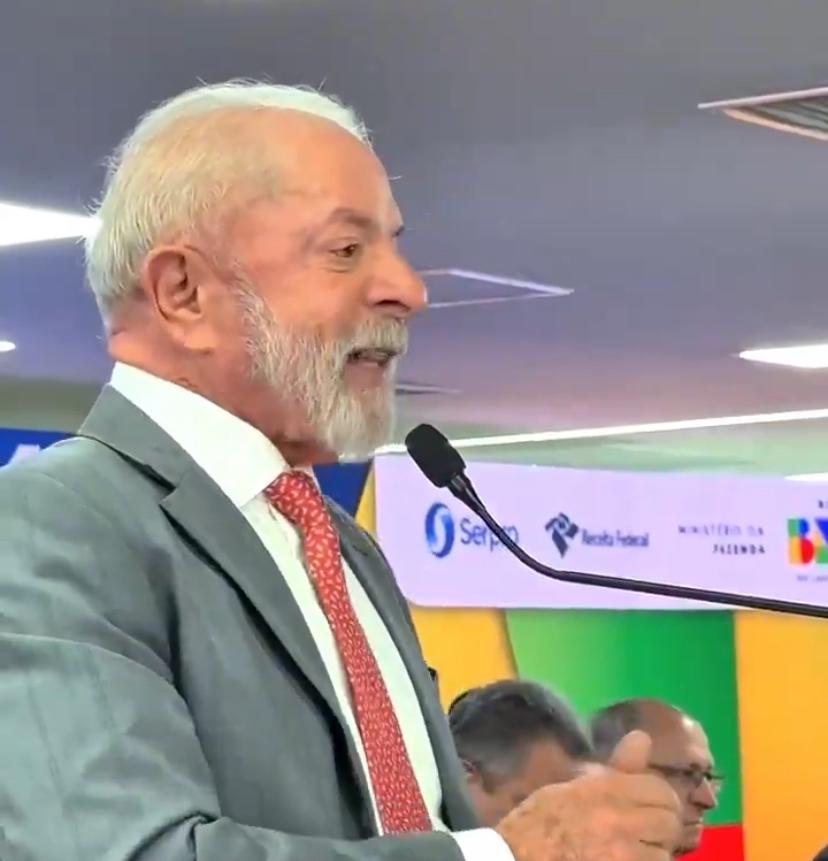 巴西总统卢拉今天（1月27日）发文说：“今日我与美国总统唐纳德·特朗普通了电话，