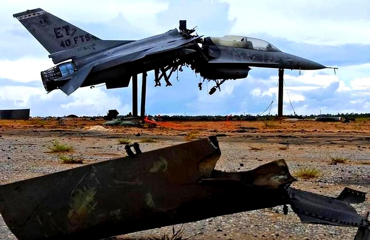 美军承认：击落美军战机笑死！堂堂美军航母编队竟上演“自残大戏”，自家“超级大