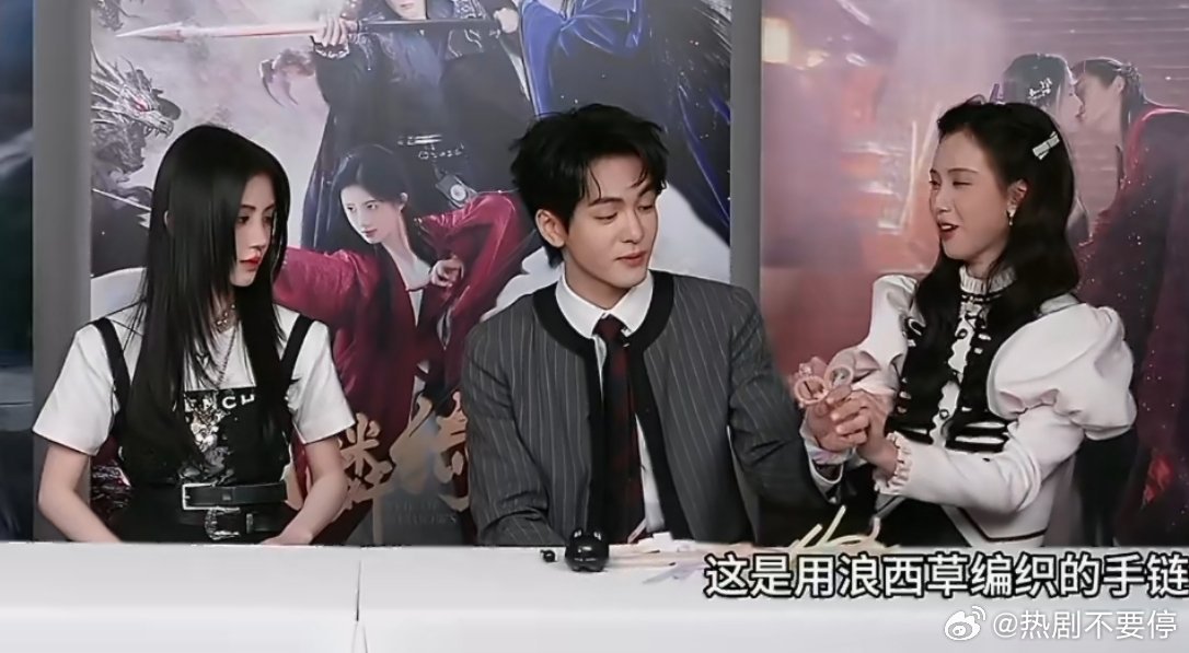 老天奶，就不能让鞠婧祎和陈都灵坐一起吗！！！这我真爱看老鞠多久没为一个女人这样醋