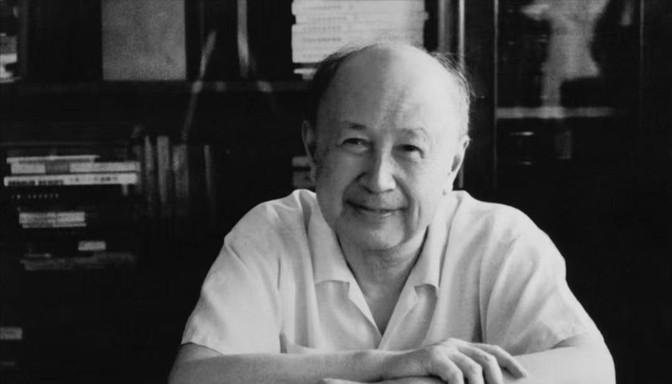 2008年，一辈子不看电视的钱学森突然跟儿子说：“支个电视行行不行？贵不贵啊？多
