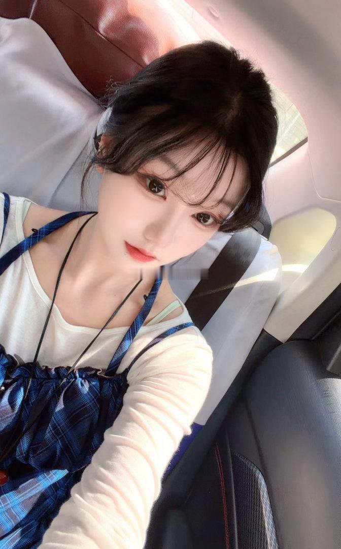 今天画了个不一样的妆^_−☆​​​