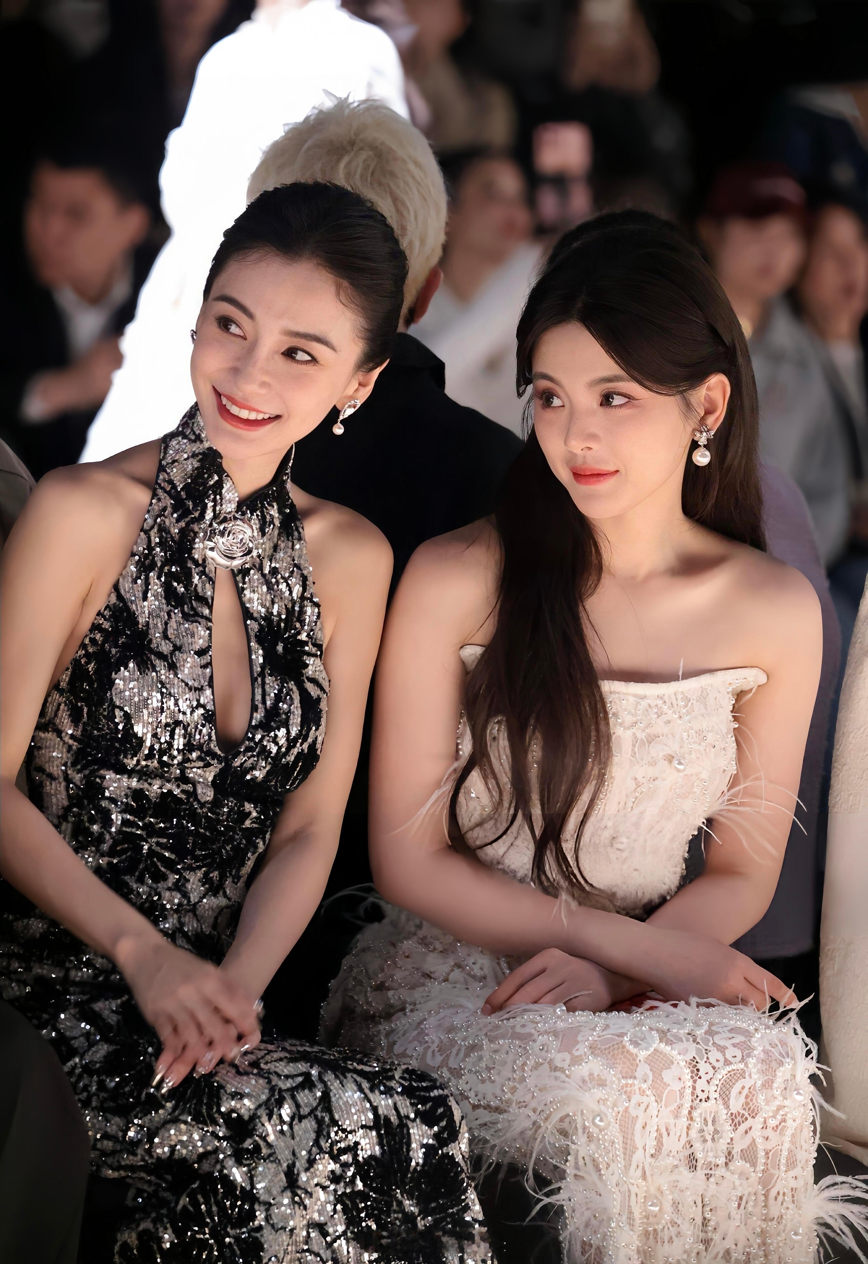 杨颖杨超越，一个已婚，一个少女！​​​