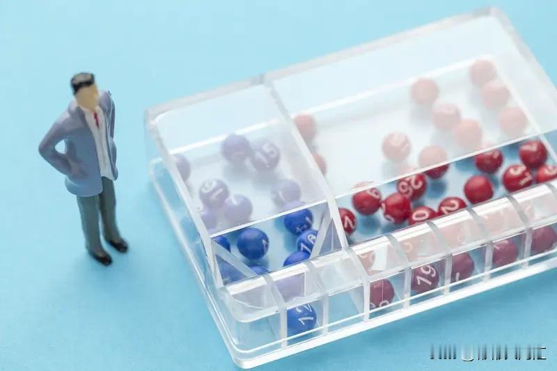 买彩票能不能一夜暴富？这就像开盲盒，运气爆棚时可能真行，但概率低到尘埃里。就拿