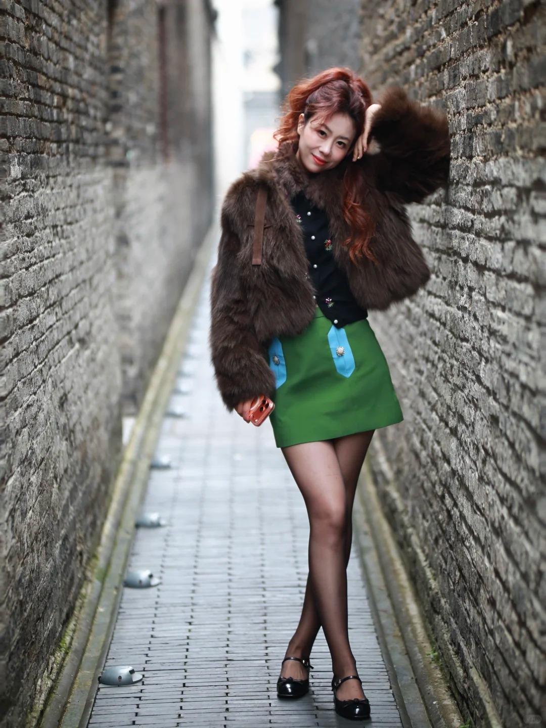 没想到意外撞见宝藏！盐商老宅改造的街区里，几家咖啡店各有格调。挑高穹顶配木质窗棂