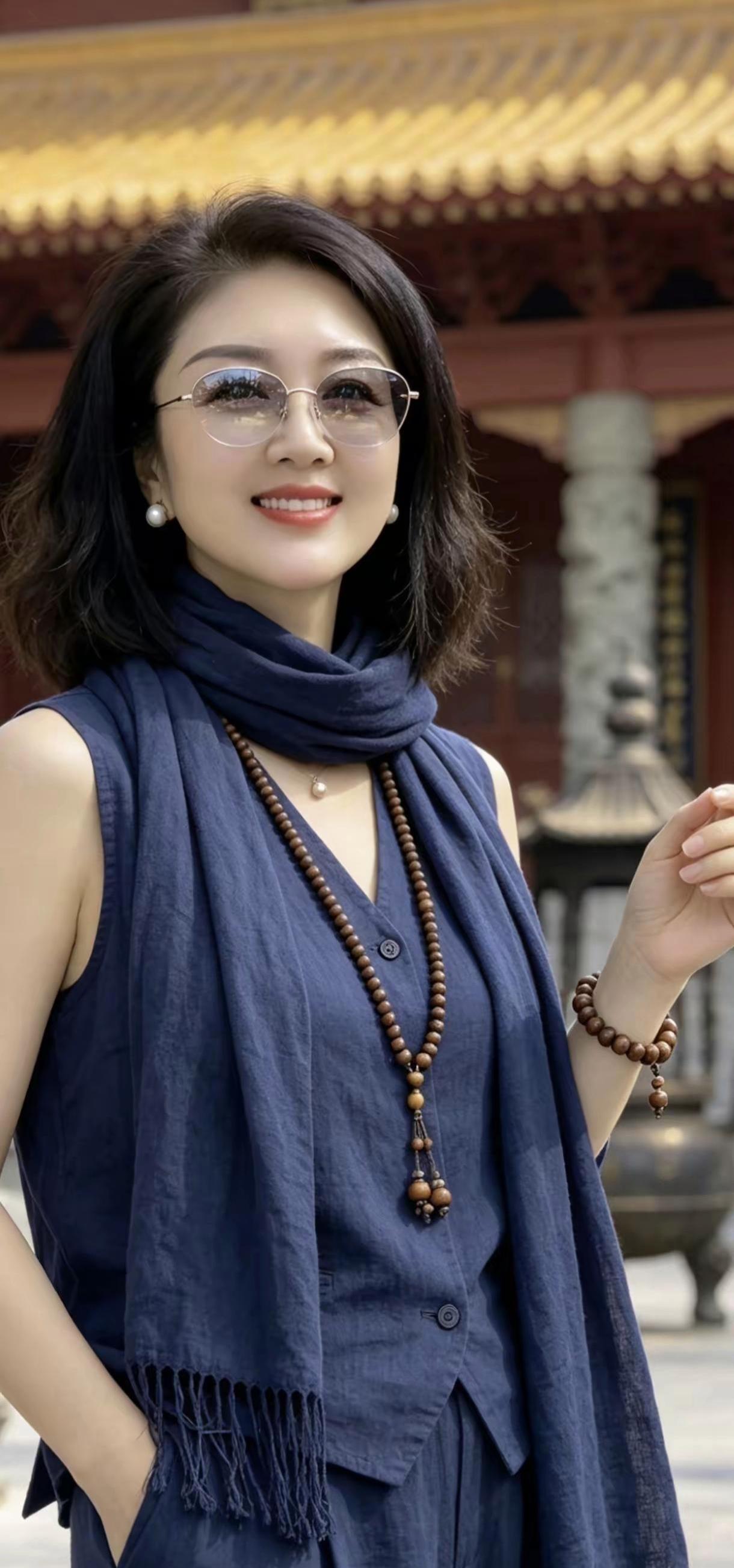佛系美女，知性优雅！