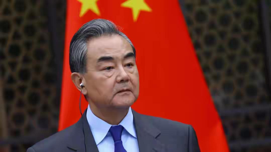 日本还没醒，五常围栏已合拢不是巧合，是围猎。当高市早苗还在叫嚣“协防台湾