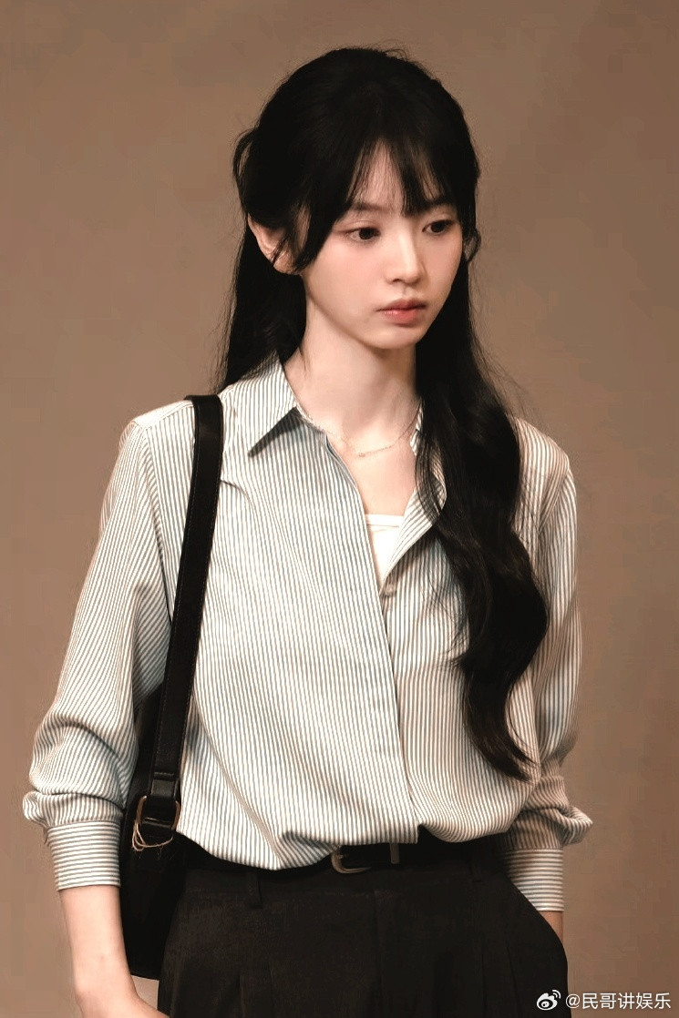 学校捞人捞到了田曦薇天才女友已经幻想和林知夏做同学的校园生活，田曦薇的校园扮相清