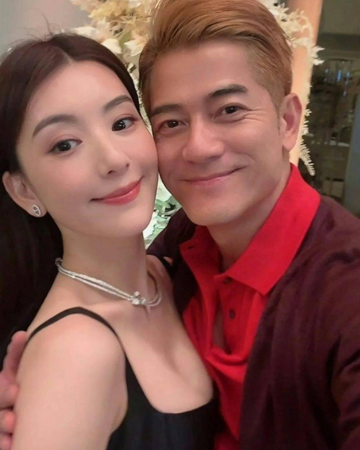 60岁的郭富城和38岁的方媛，老夫少妻典范，尽管两人有22岁的年龄差，但看上去竟