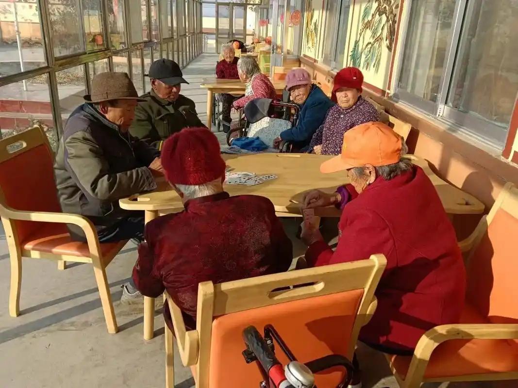 我认为，我们国内真正适合养老的一定首选南方，你住到南方可以比住在北方多活20年。